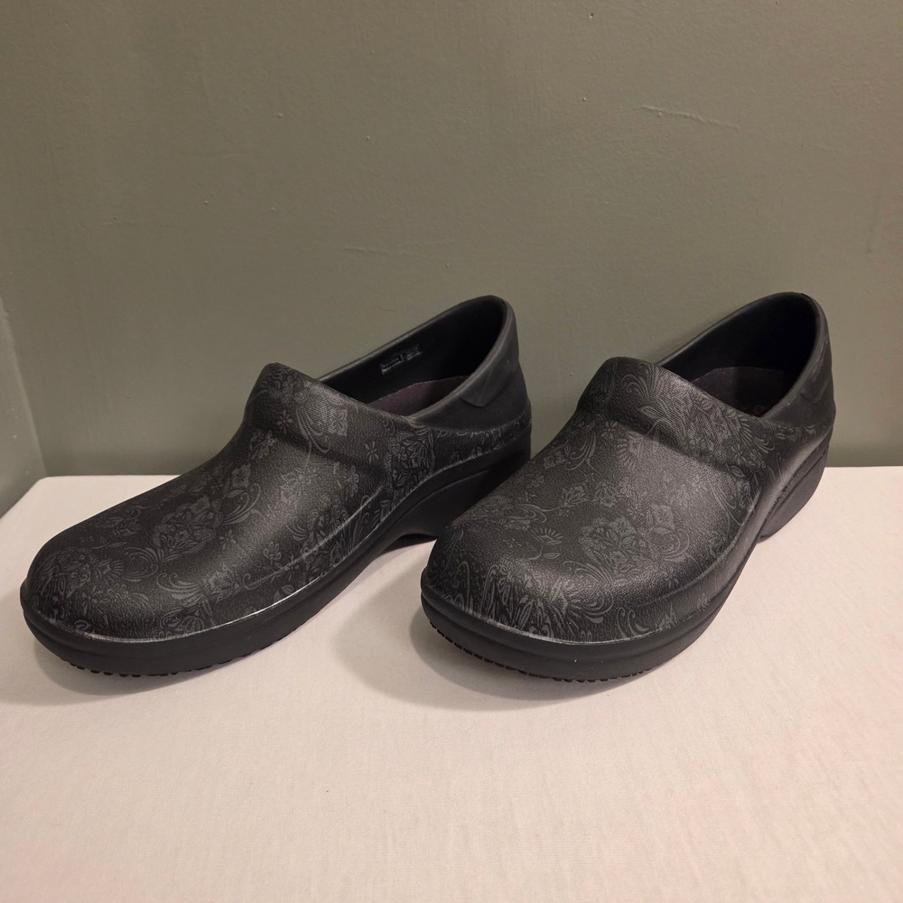 Crocs Women's 11 Neria Pro II Floral Print Work Shoes Black Gray Slip Resistant